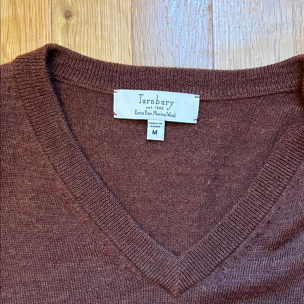 Turnbury chocolate V-Neck Sweater extra fine merino